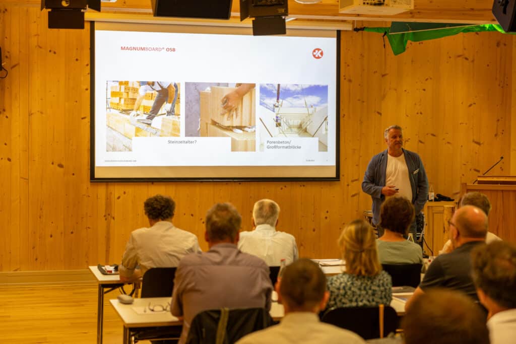 Präsentation von Harald Sauter zum Bauen und Planen mit dem Holzbausystem SWISS KRONO MAGNUMBOARD® OSB